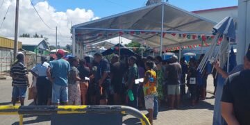 Hundreds gather at wharf