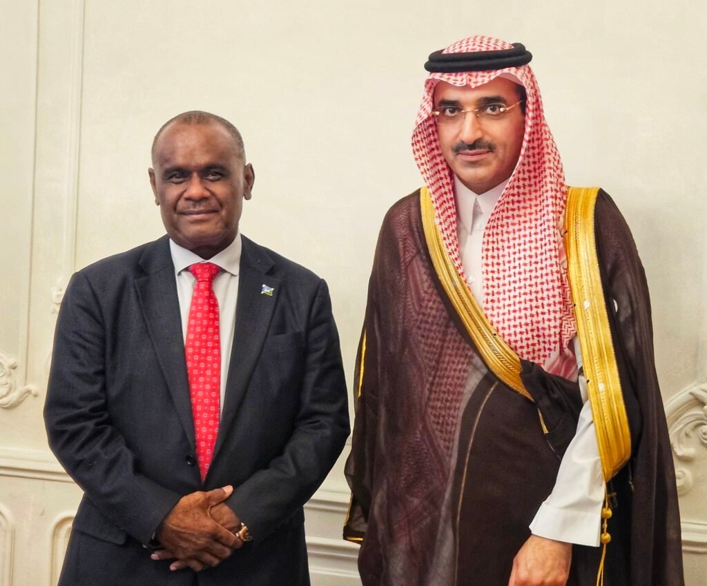 PM Manele met with SFD CEO Sultan bin Abdulrahman Al-Marshad (1)