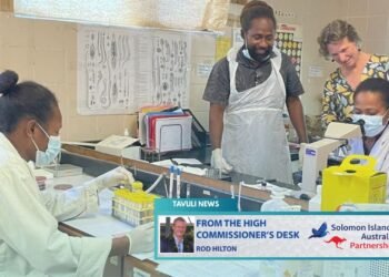 Australian microbiologist from the Pacific Region Infectious Diseases Association (PRIDA) mentoring National Referral Hospital laboratory staff in October 2025