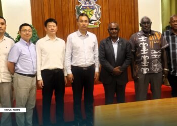 PM Manele, Hon. Chachabule and Hon. Rore with the visiting delegation from China