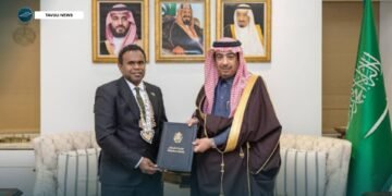 His Excellency, Ambassador Cornelius Walegerea officially presented a copy of his Letter of Credentials to the Deputy Minister for Protocol Affairs Mr. Abdulmajeed Al-Smari (Photo Source – MOFA, Saudi Arabia)