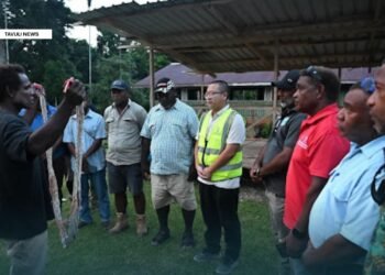 Gabriel Ri’ita, elder brother of one of the suspects, presented a shell money to CCECC representative Tony Ran and expressed that it symbolized the bloodshed caused by the knife attack.