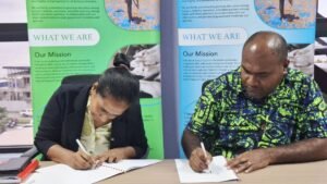 MALD Permanent Secretary Dr Samson Viulu and WVSI National Director Ms Asuntha Charles signing the MOU