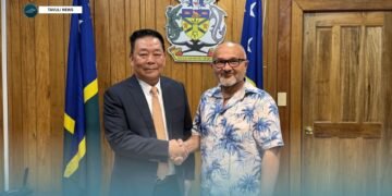 Solomon Islands Prime Minister, the Hon. Matthew Wale (right) with Mr Mingqing Gao, Chairman of Wanguo Gold Group and Gold Ridge Mining Limited