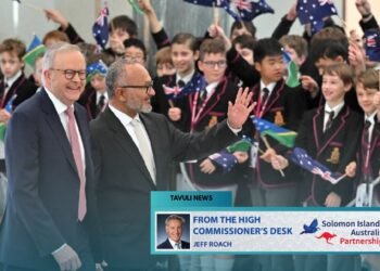Australian Prime Minister Anthony Albanese and Solomon Islands Prime Minister Matthew Wale greeting school children at the Australian Parliament House.
