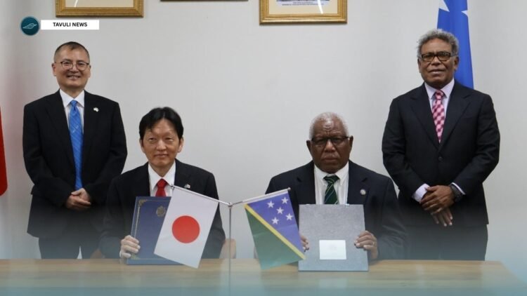 Minister of Foreign Affairs and External Trade, Rick Houenipwela and Japan’s Ambassador to Solomon Islands, His Excellency Higuchi Keiichi after the signing ceremony in Honiara. On the back is Permanent Secretary of the Ministry of Foreign Affairs and External Trade, George Hoa’au and Resident Representative of JICA Mr. Kawasaki Mitsuyoshi (left).
