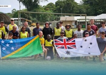 AUSTRALIAN NAVY CREW VISIT HELLS POINT