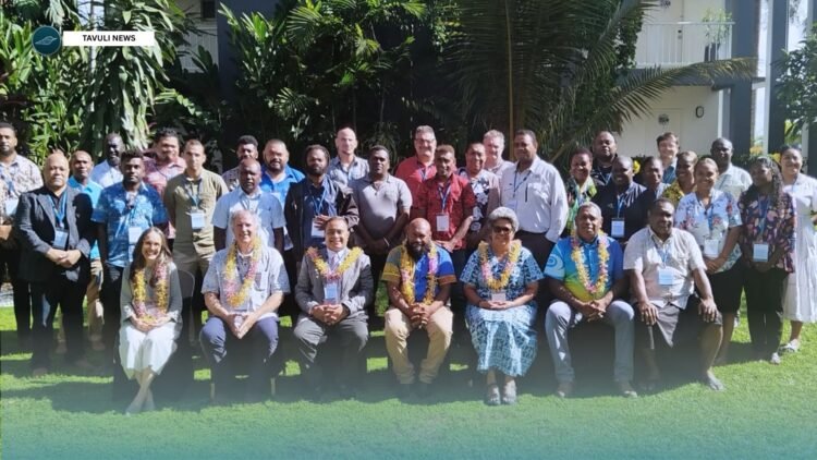 Minister Manuari (c) and delegates to the Regional Geo-Hazards Meeting in Honiara