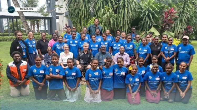 Children, government representatives, stakeholders and World Vision Solomon Islands staff pose for a group photo following the two-day Klaemet Tok Stori from Pikinini event.