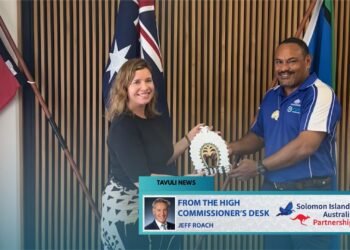 AHC First Secretary Public Sector Governance, Eliza Woolcook presents a commemorative gift, highlighting the strong partnership between Australia and Solomon Islands.