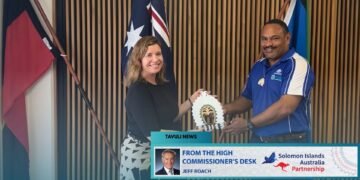 AHC First Secretary Public Sector Governance, Eliza Woolcook presents a commemorative gift, highlighting the strong partnership between Australia and Solomon Islands.