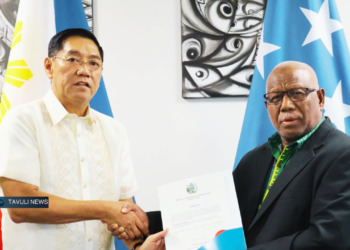 Foreign Affairs Minister Rick Houenipwela (right) congratulates Johnny Sy following his appointment as the Philippines' honorary consul to Solomon Islands. Photo: MFAET